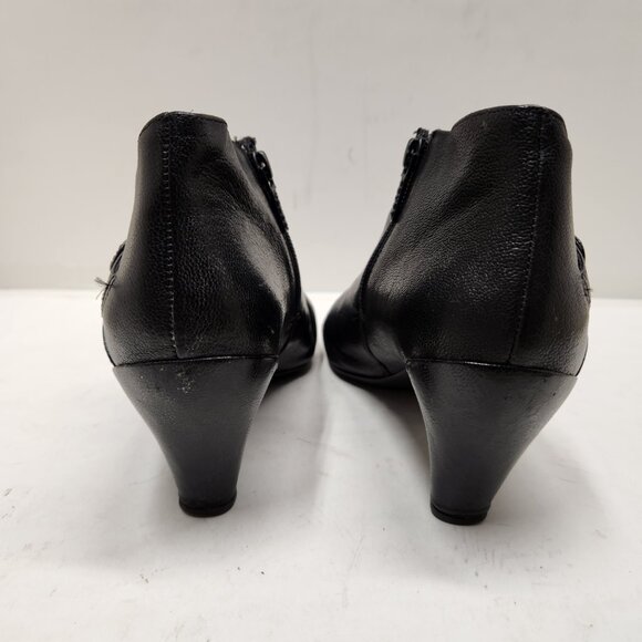 TSUBO POINTED TOE DRESS ANKLE BOOTS ZIPPERD BACK US SIZE 7 - Picture 4 of 14